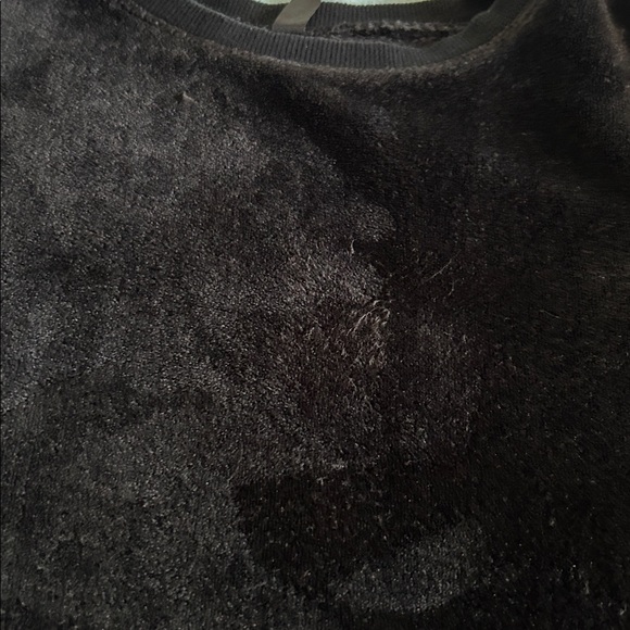 GAIAM Plush Cozy Women's Pullover Black
Size medium - Picture 11 of 11